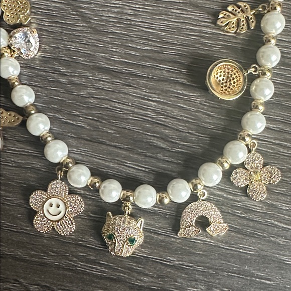 Elegant Pearl and Gold Necklace Bundle - Picture 4 of 7